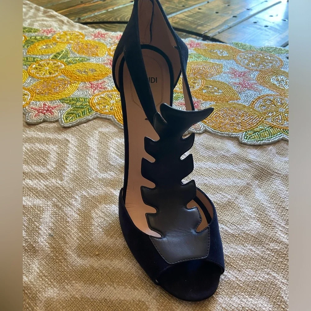 Authentic Fendi Croc-Tail T-Strap Leather Evening Sandal In Navy Leather - Picture 2 of 8